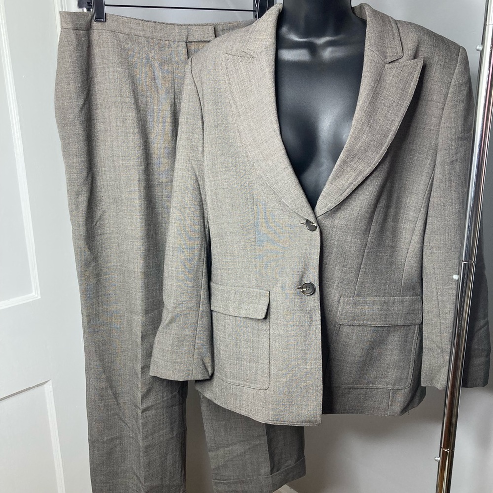 Tahari Pant Suit Set